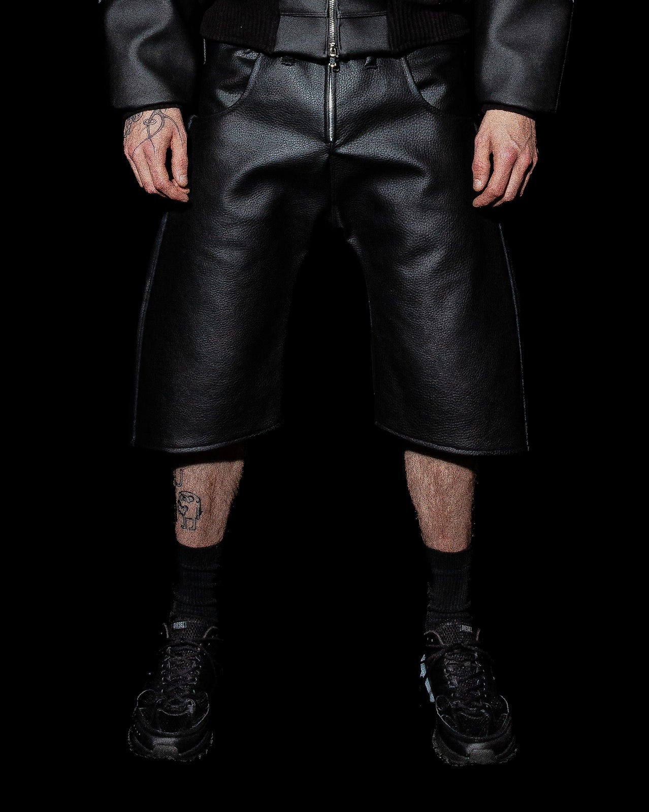 'LINEAR' BLACK SHORT
